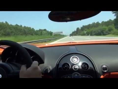 Sulla Bugatti Veyron Grand Sport Vitesse in autostrada