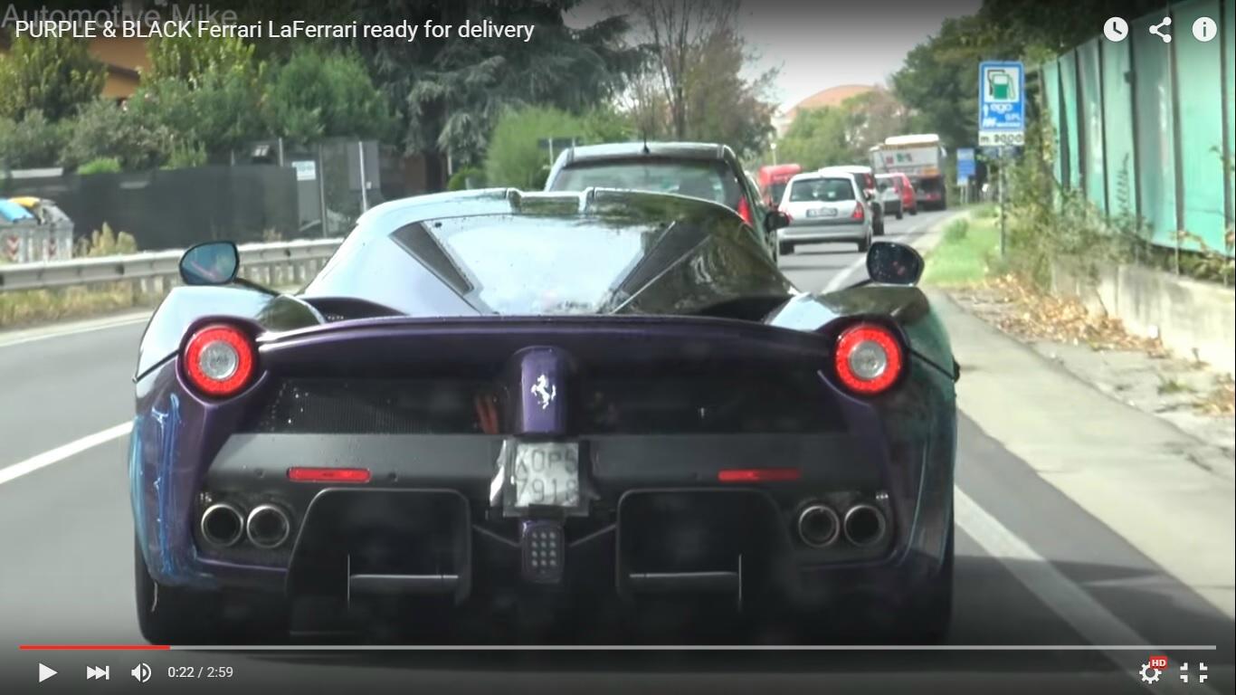 Ferrari LaFerrari in tinta viola [Video]