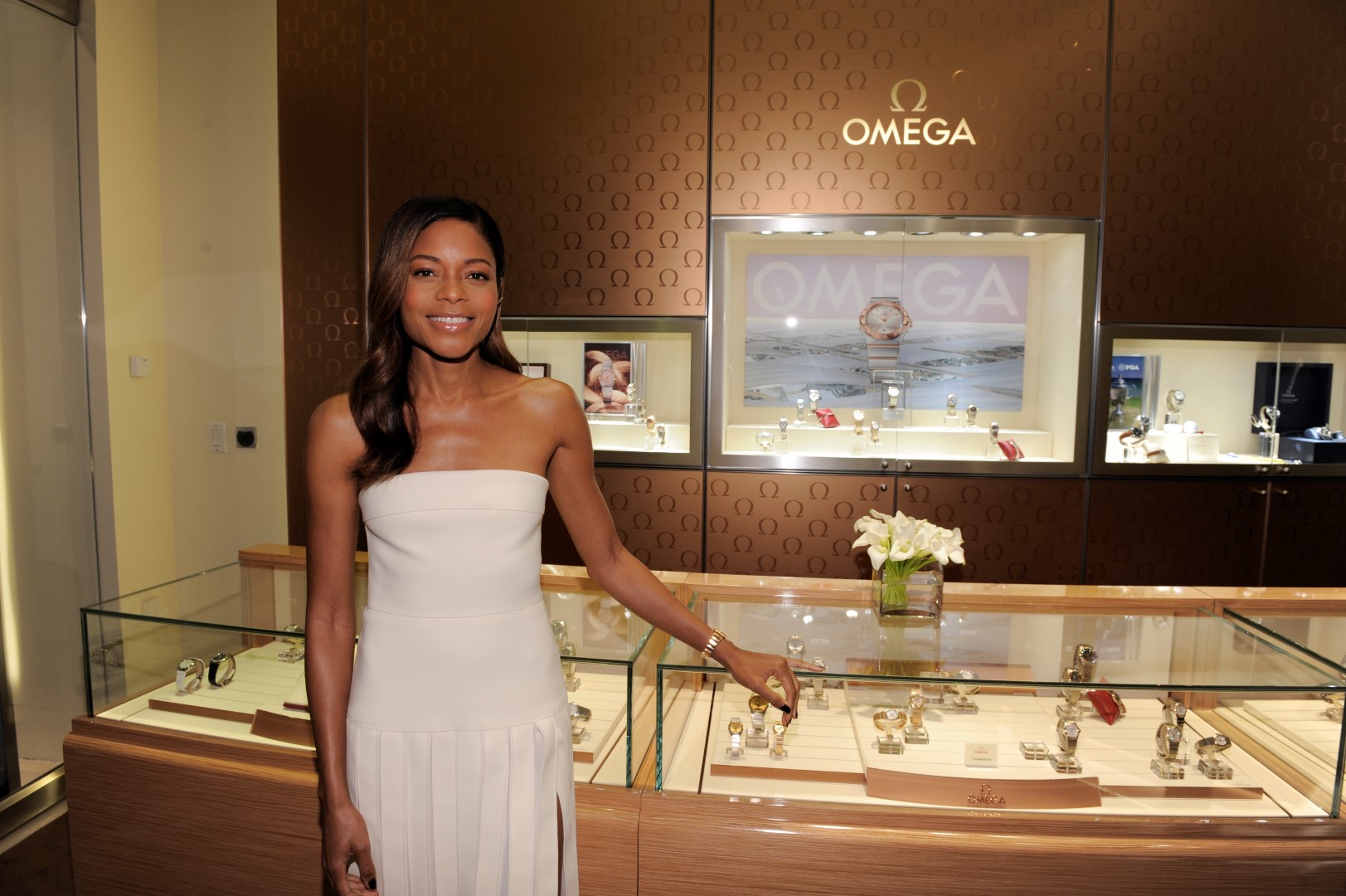 Omega 007 Spectre: la proiezione speciale a New York e il cocktail party con Naomie Harris