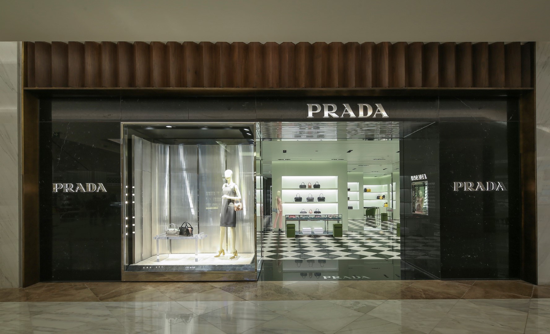 Prada Messico: inaugurata la nuova boutique nel department store El Palacio de Hierro a Città del Messico