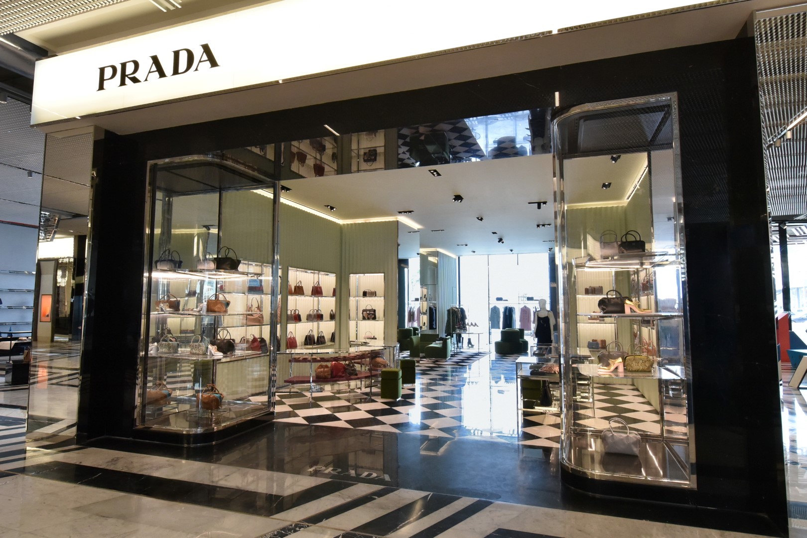 Prada Libano: inaugurati due nuovi negozi all’interno del Mall Aїshti Foundation a Beirut