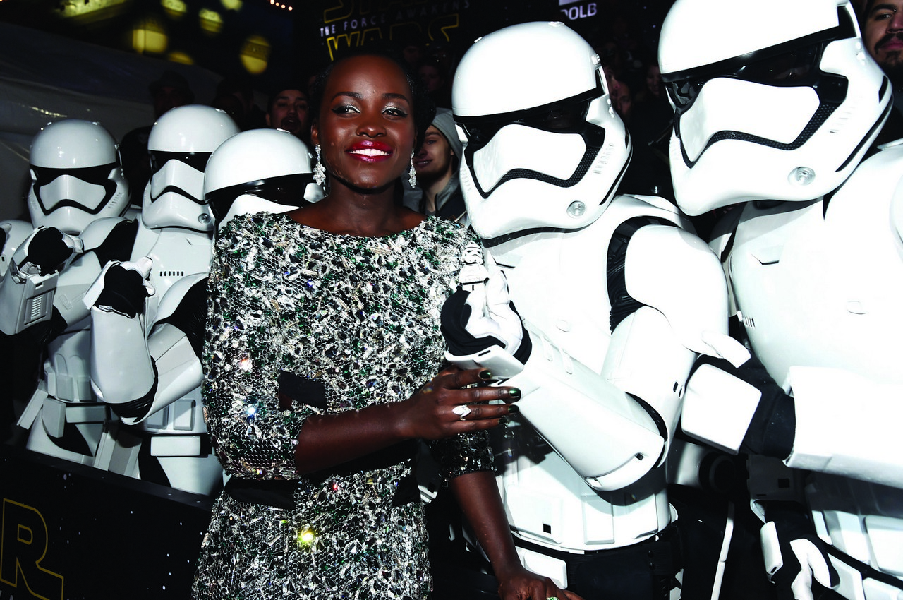 Star Wars Il risveglio della forza premiere: il red carpet a Los Angeles con Lupita Nyong’o, Harrison Ford ed Elizabeth Banks