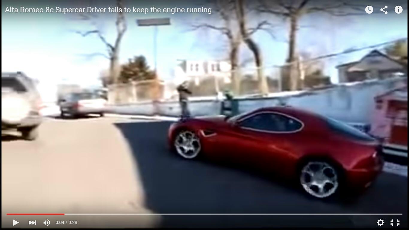 Alfa Romeo 8C Competizione: il pilota fa spegnere il motore [Video]