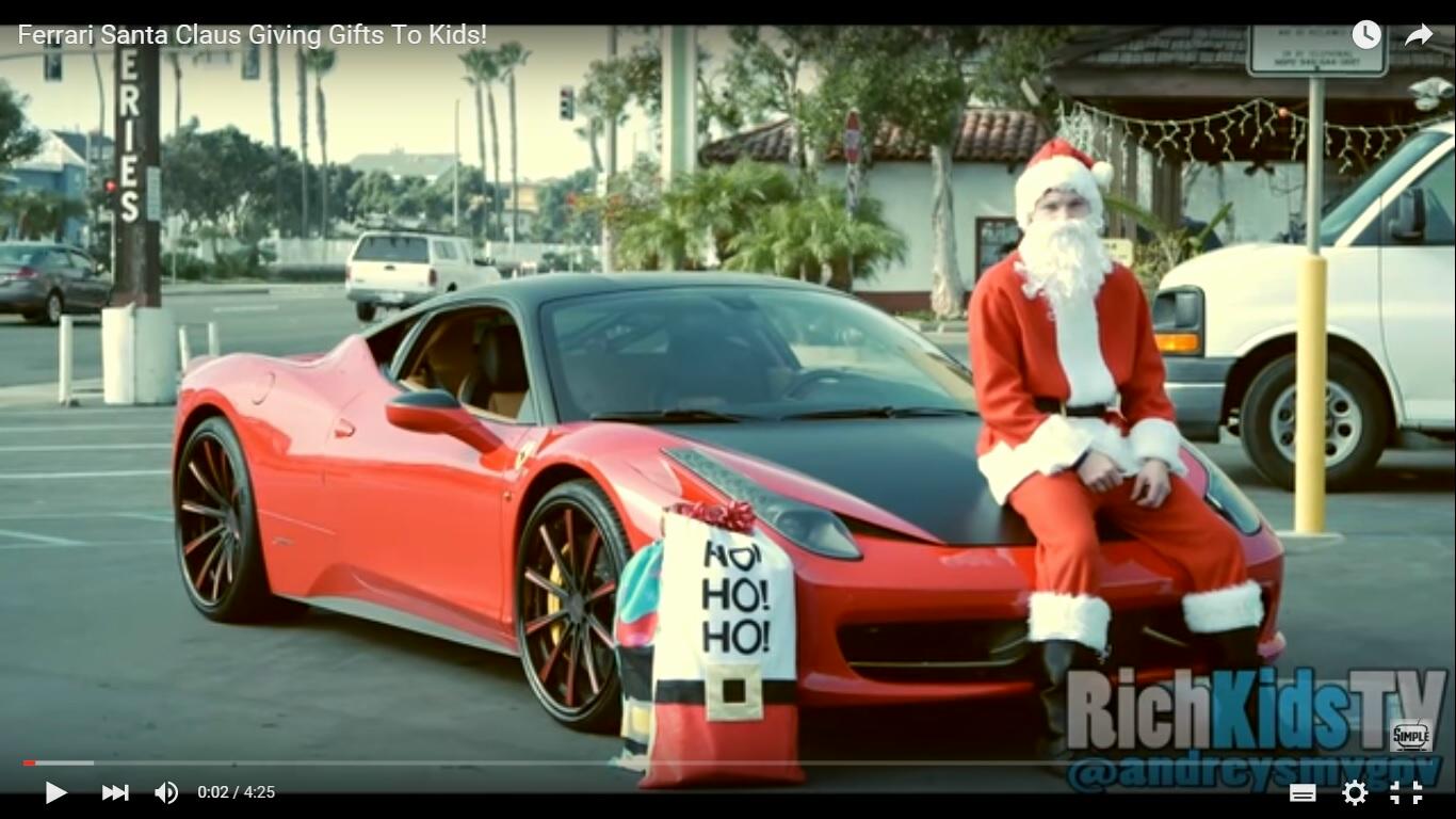 Babbo Natale in Ferrari nel 2015 [Video]