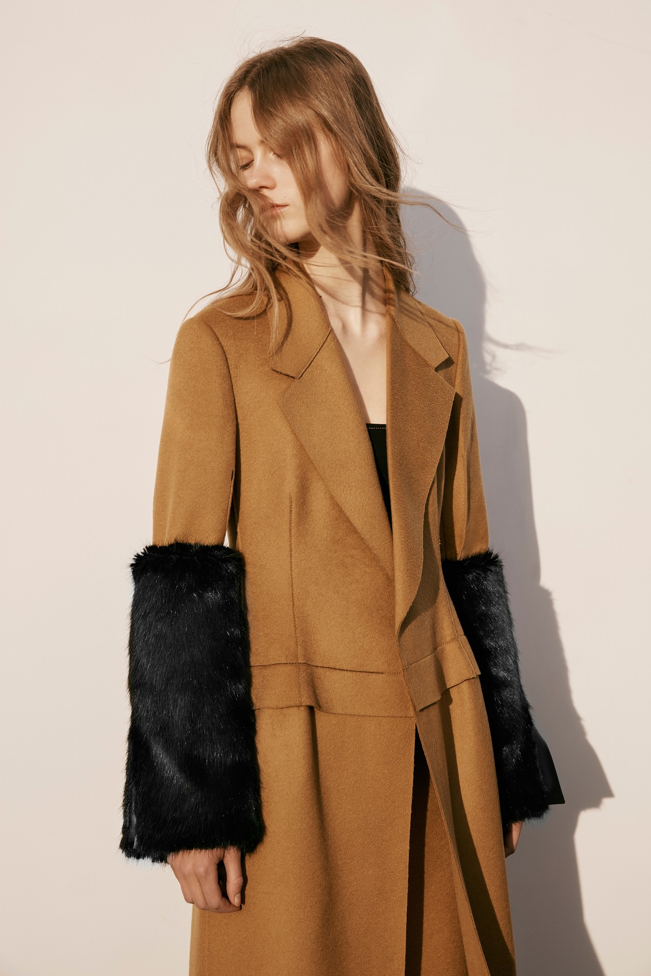 Calvin Klein collezione donna Pre-Fall 2016: look minimal ma sensuali, le foto