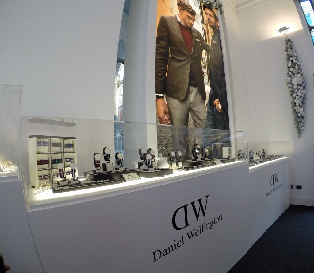 Daniel Wellington orologi e Henry London presentano le nuove collezione a Palazzo Giureconsulti, Milano