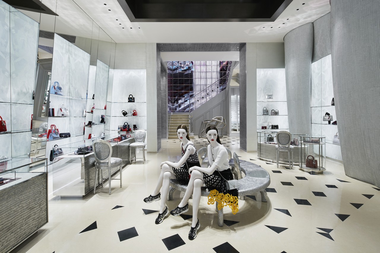 Dior Pechino: l&#8217;inaugurazione del nuovo flagship store, la sfilata evento e il party, foto e video