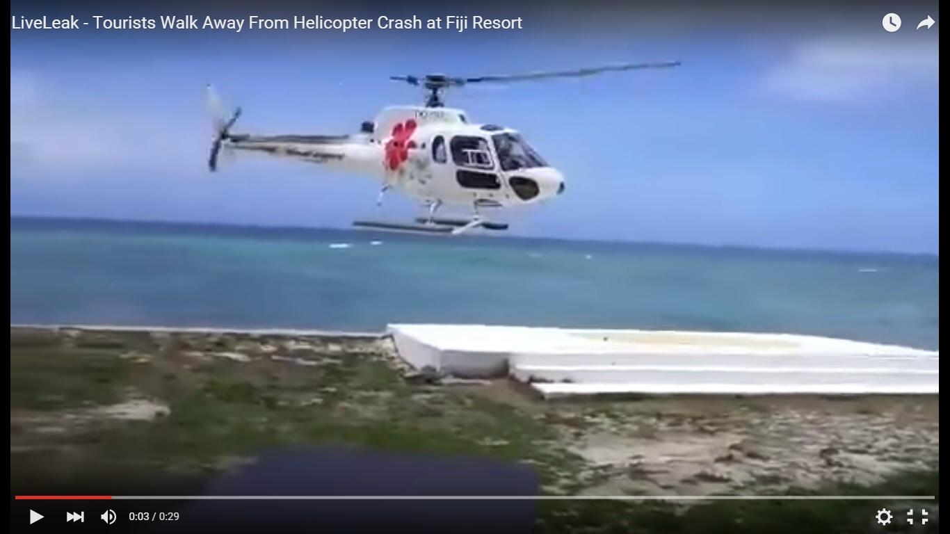 Elicottero scaraventato dal vento nel parco del resort di lusso [Video]