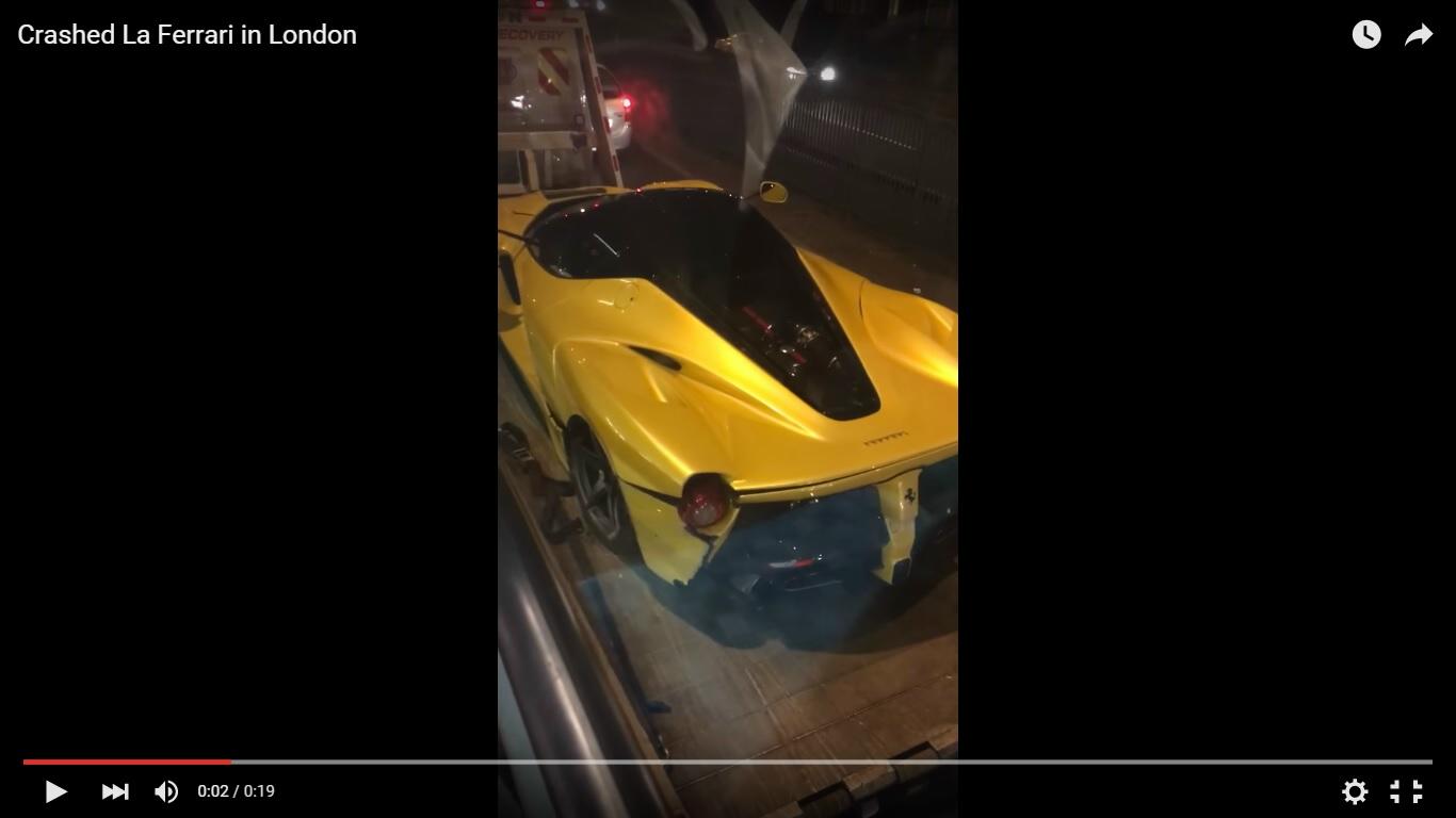 Ferrari LaFerrari sbatte a Londra [Video]