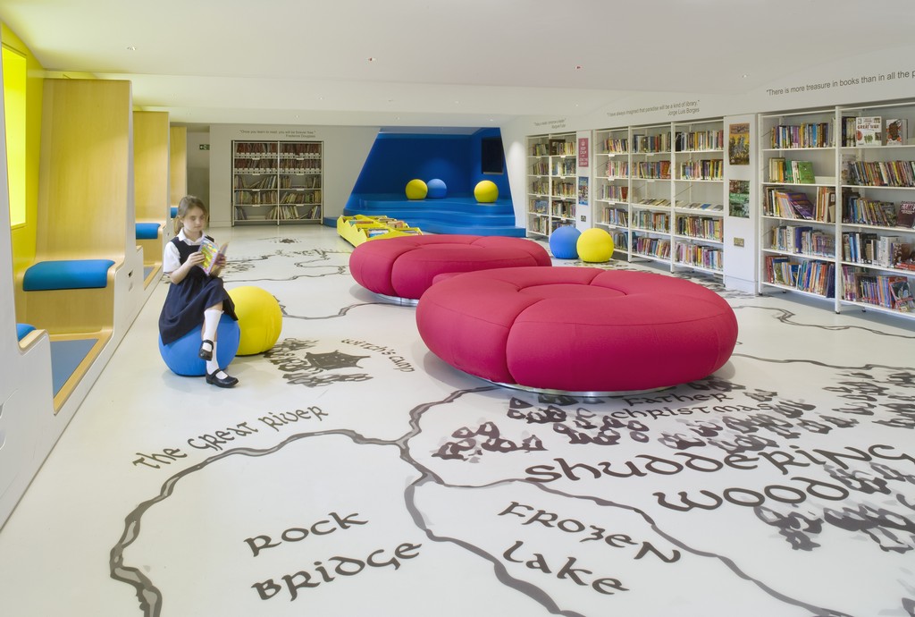 Interior design: biblioteca di Londra ristrutturata con HI-MACS, le foto