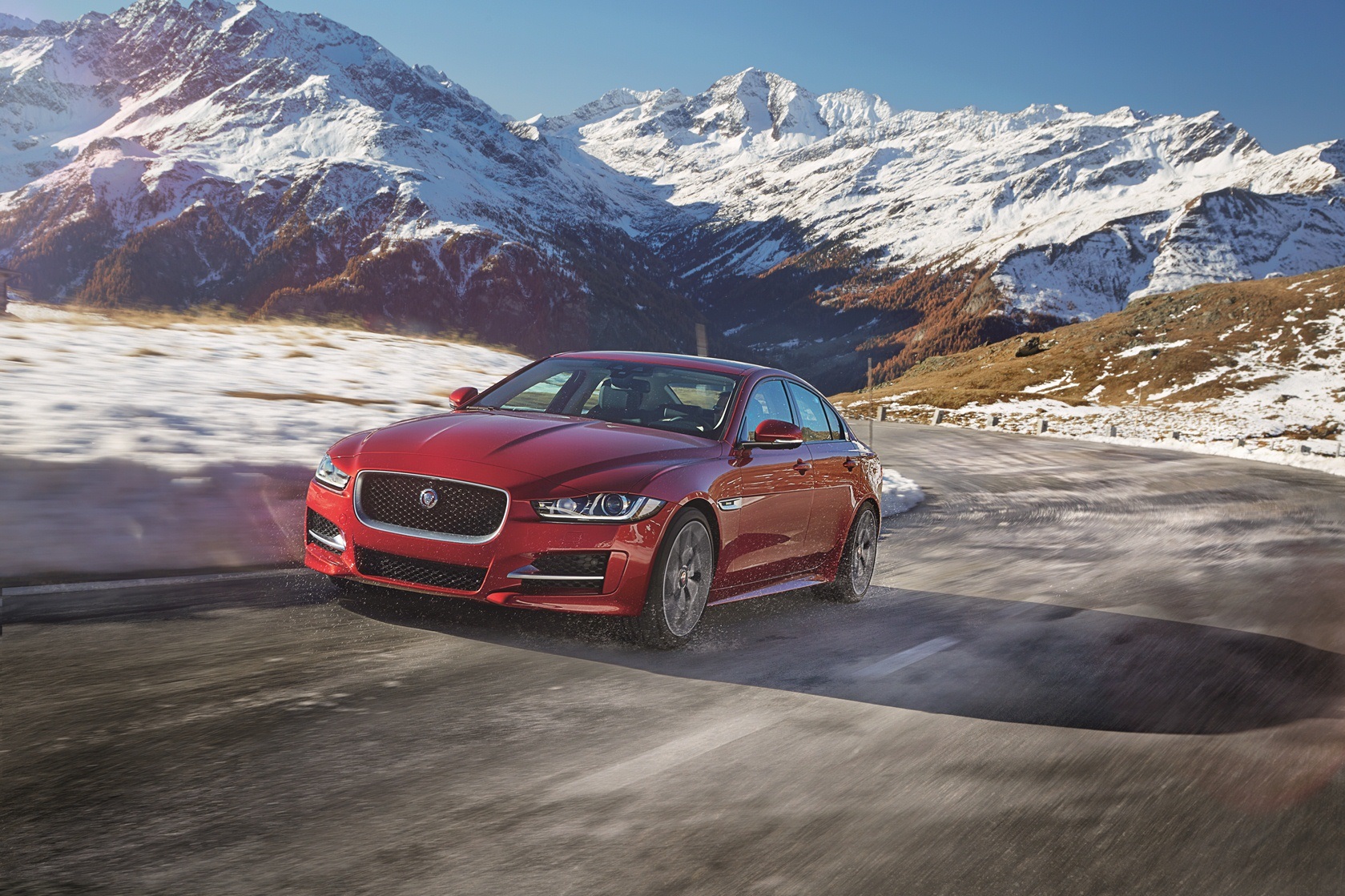 Nuova Jaguar XE MY17 a trazione integrale