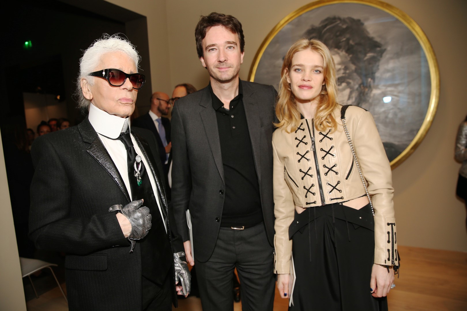 Louis Vuitton mostra &#8220;Volez, Voguez, Voyagez&#8221;: l&#8217;inaugurazione con Catherine Deneuve, Eva Herzigova e Karl Lagerfeld