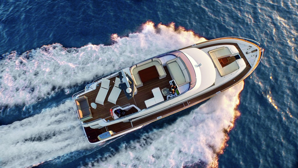 Miami Boat Show 2016 con lo yacht di lusso Azimut Magellano 66
