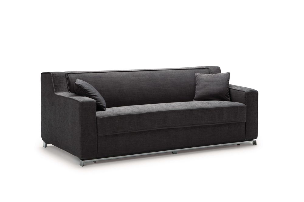 Milano Bedding, Larry
