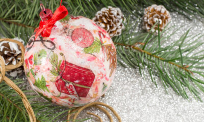 Decorare le palline di Natale con la tecnica del decoupage