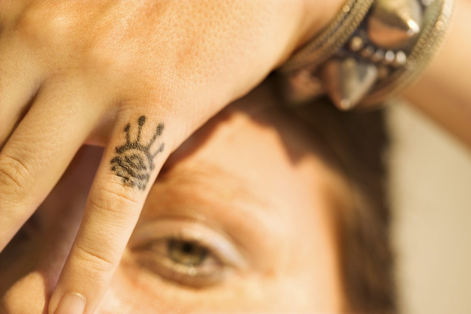 Tatuaggi sulle mani, le idee a cui ispirarvi