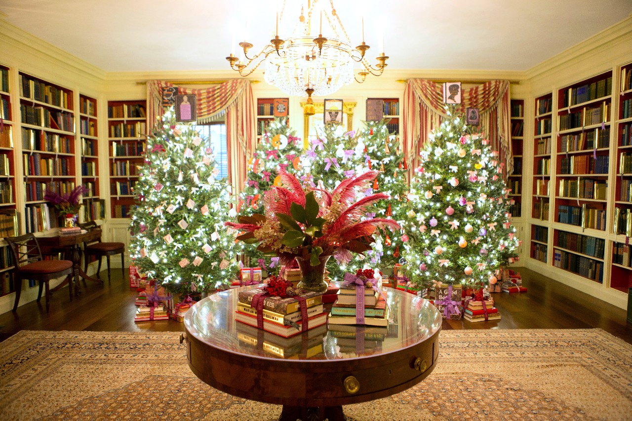 Casa Bianca Natale 2015: gli addobbi natalizi di Carol Lim e Humberto Leon di Kenzo