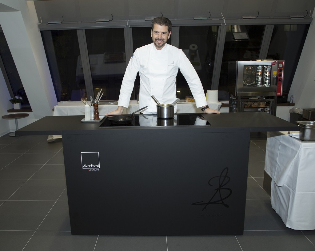 Arrital cucine: la Mobile Kitchen Bench con lo chef Andrea Berton