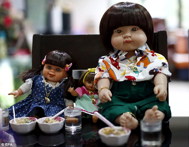 Angel Dolls, le bambole a grandezza naturale che spopolano in Thailandia