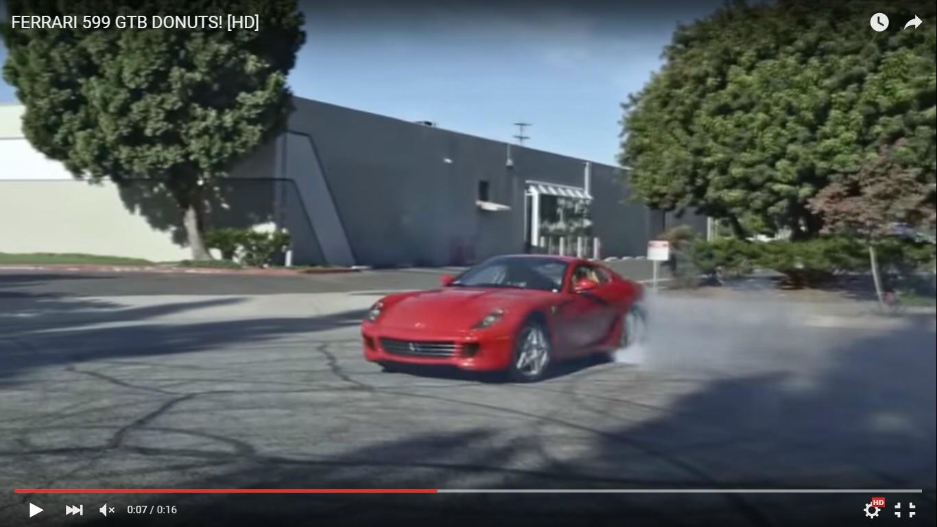 Burnout con al Ferrari 599 GTB Fiorano [Video]