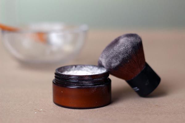 Applicare cipria minerale