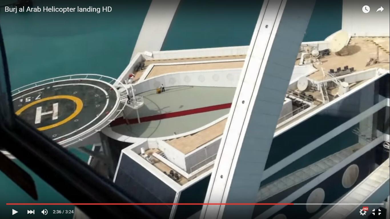 Atterraggio di un elicottero al Burj Al Arab [Video]