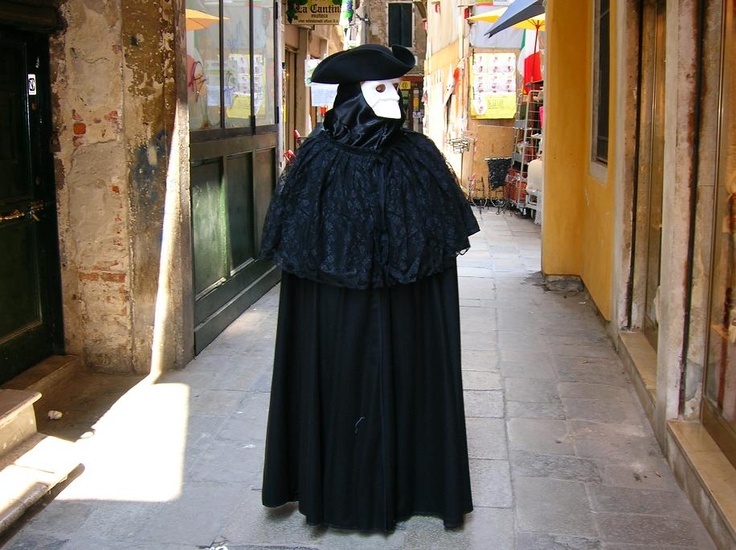 Carnevale 2016, il costume veneziano Domino fai da te con il cartamodello facile