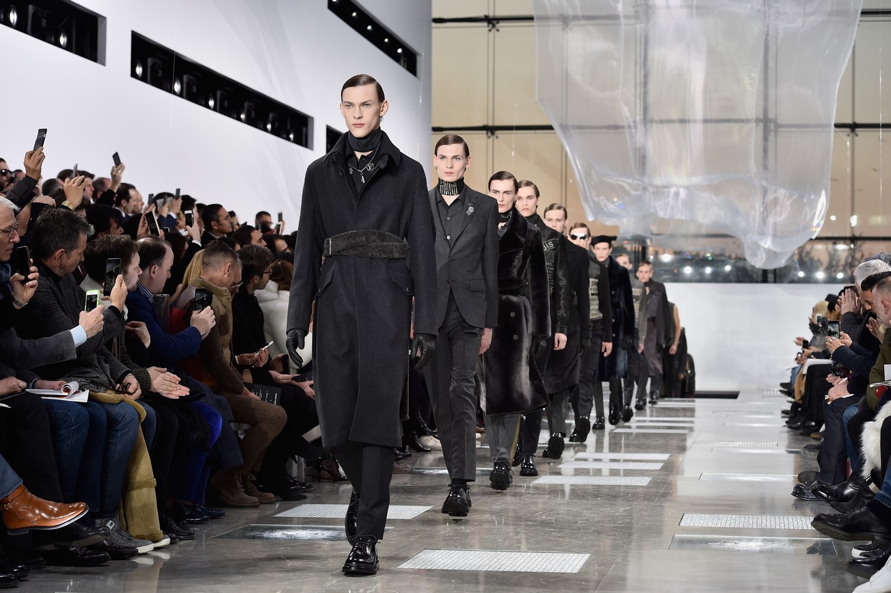 Louis Vuitton collezione uomo autunno inverno 2016 2017: l&#8217;omaggio a Parigi, Città della Luce