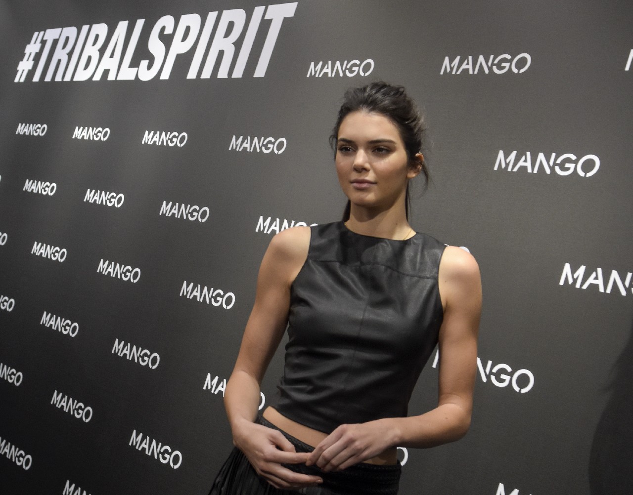 Mango Kendall Jenner party Barcellona: la top model presenta la collezione Tribal Spirit, video e foto