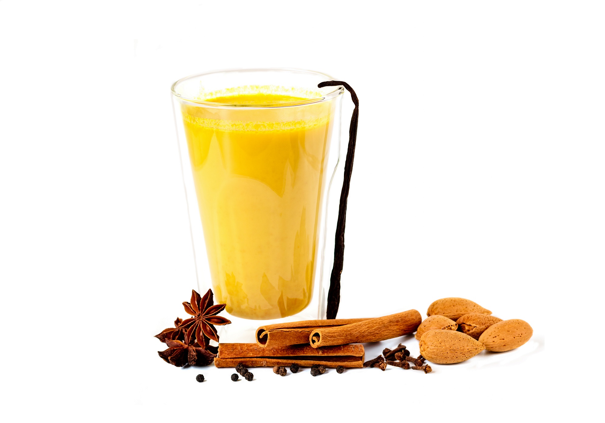 Cos’è il Golden Milk, i benefici e come preparare in casa la nuova superbibita