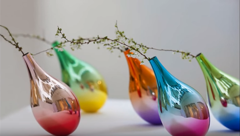 Complementi d&#8217;arredo innovativi: i vasi da fiori oscillanti di Keisuke Fujiwara