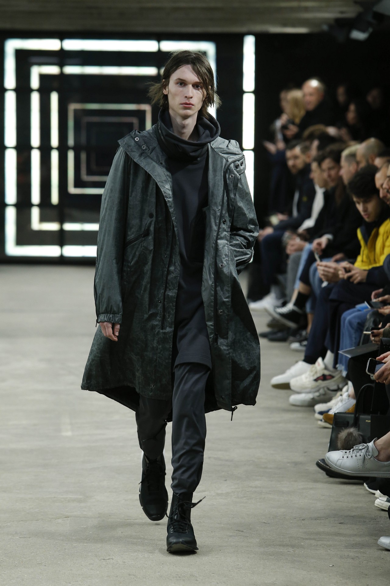 Y-3 adidas Yohji Yamamoto collezione autunno inverno 2016 2017: il rave minimalista, la sfilata a Parigi