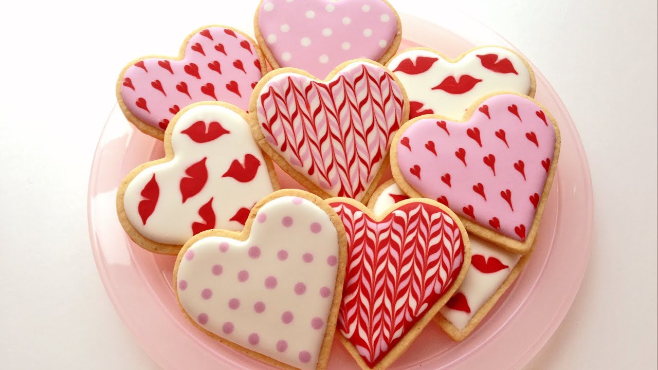 How To Decorate Cookies for Valentine&#8217;s Day