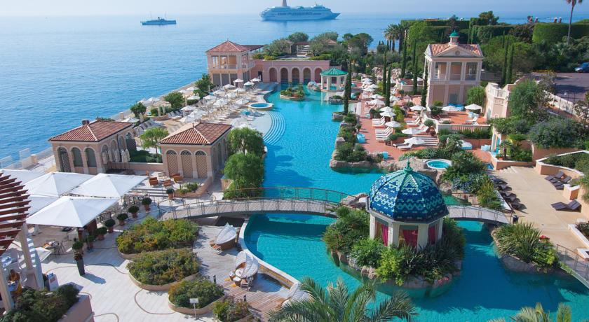Monte-Carlo Bay Hotel &amp; Resort: 10 anni di lusso e stile
