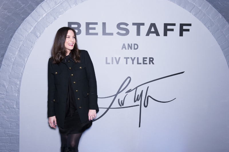 Belstaff collezione donna autunno inverno 2016 2017: la capsule collection e il video Falling Up con Liv Tyler