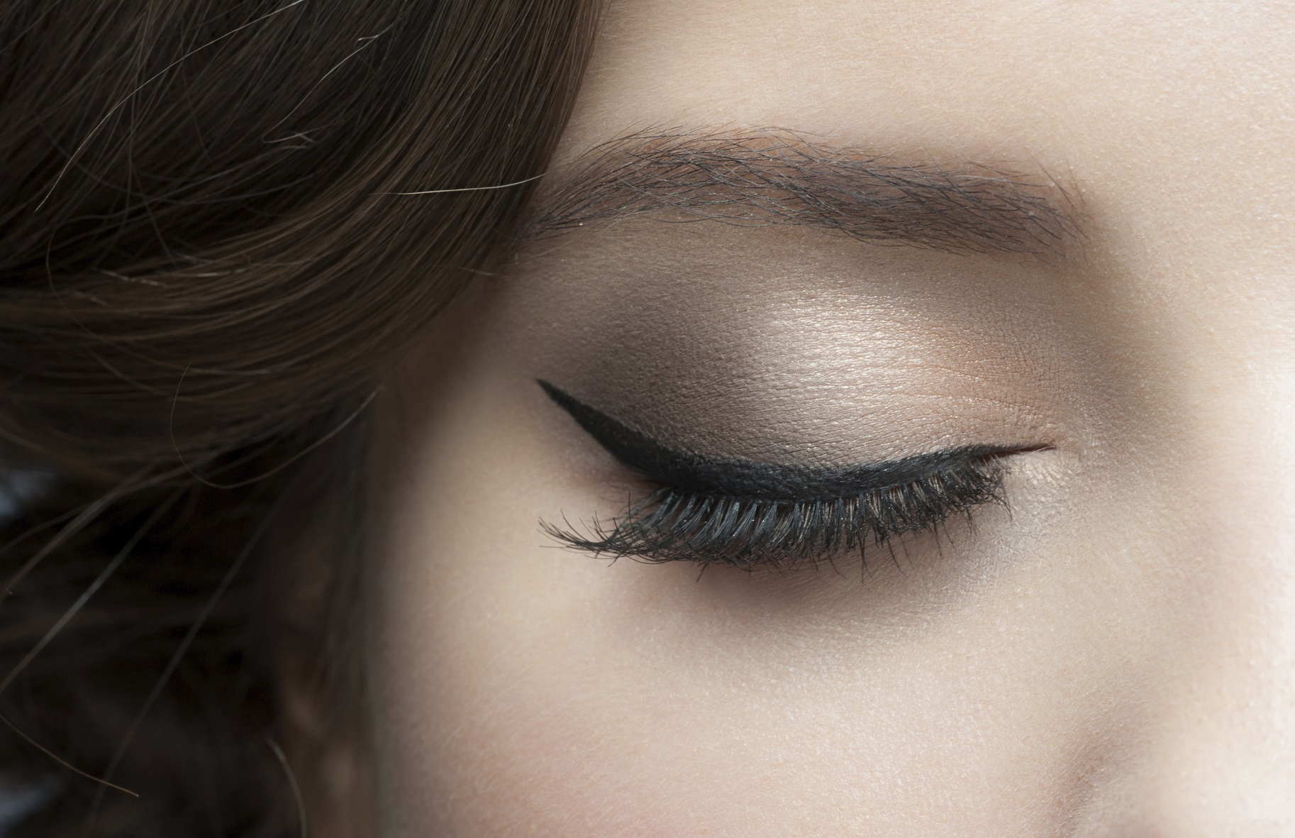 Come applicare l’eyeliner senza commettere errori