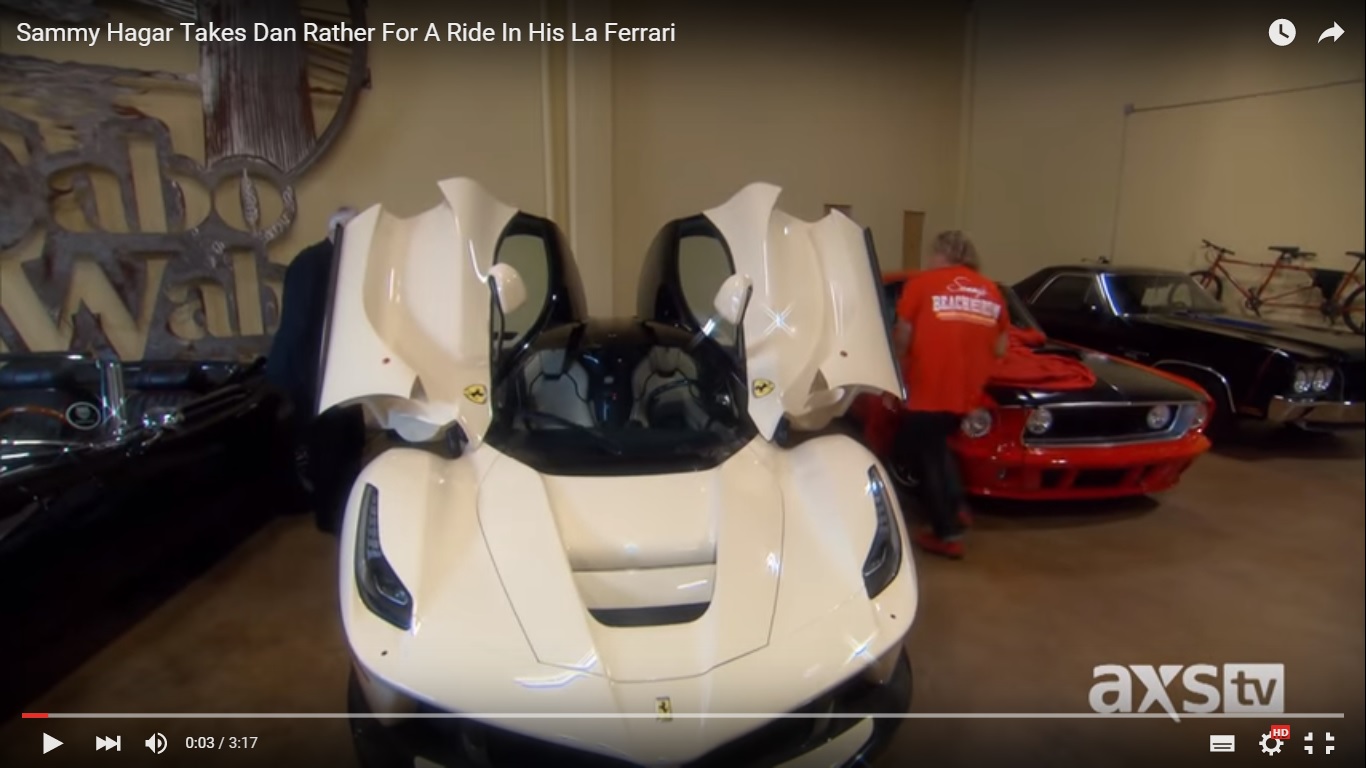 Sammy Hagar porta sulla sua Ferrari LaFerrari il giornalista Dan Rather [Video]