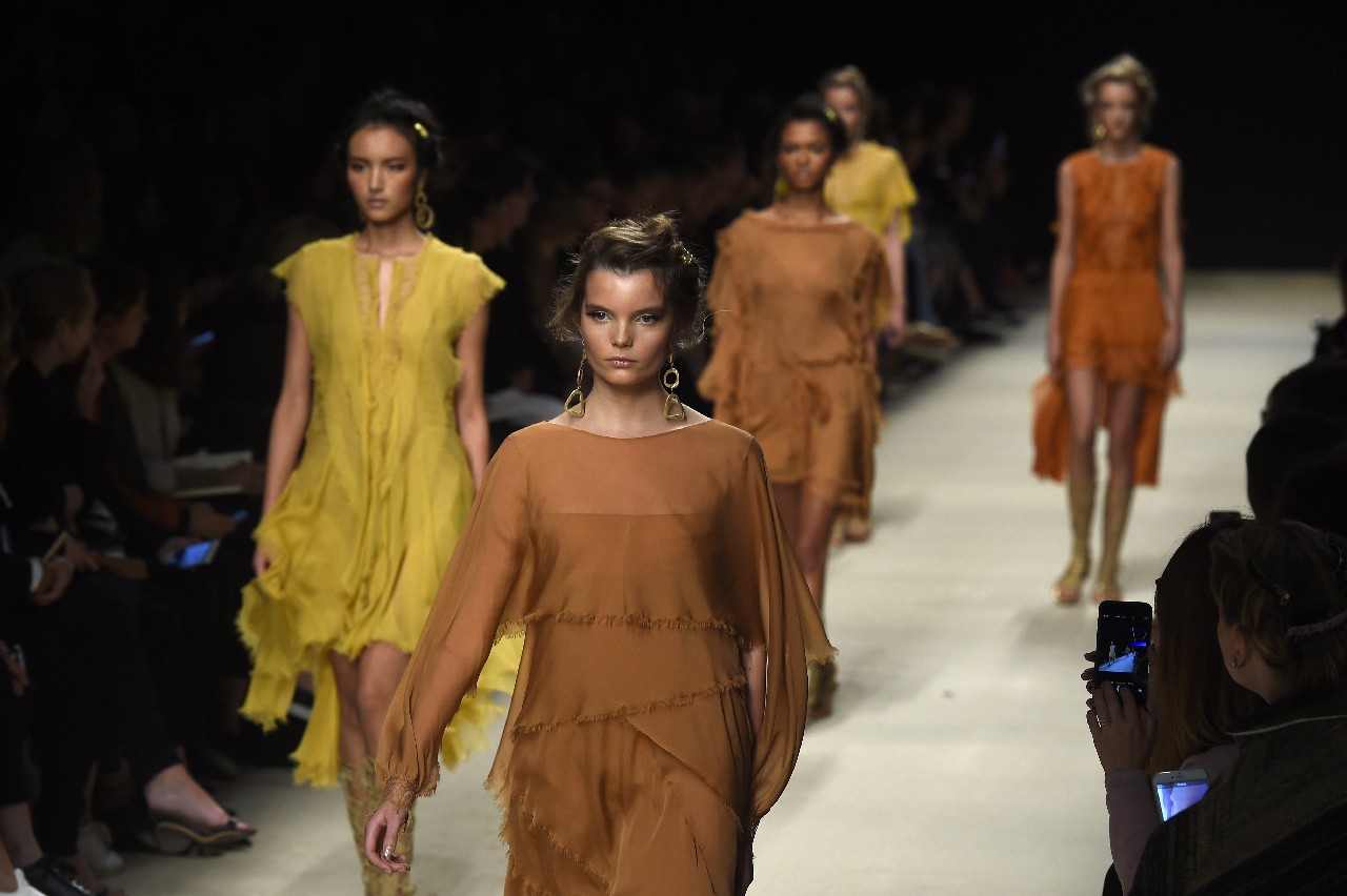 Sfilate Milano Moda Febbraio 2016: Alberta Ferretti sfila in live streaming su Style &amp; Fashion