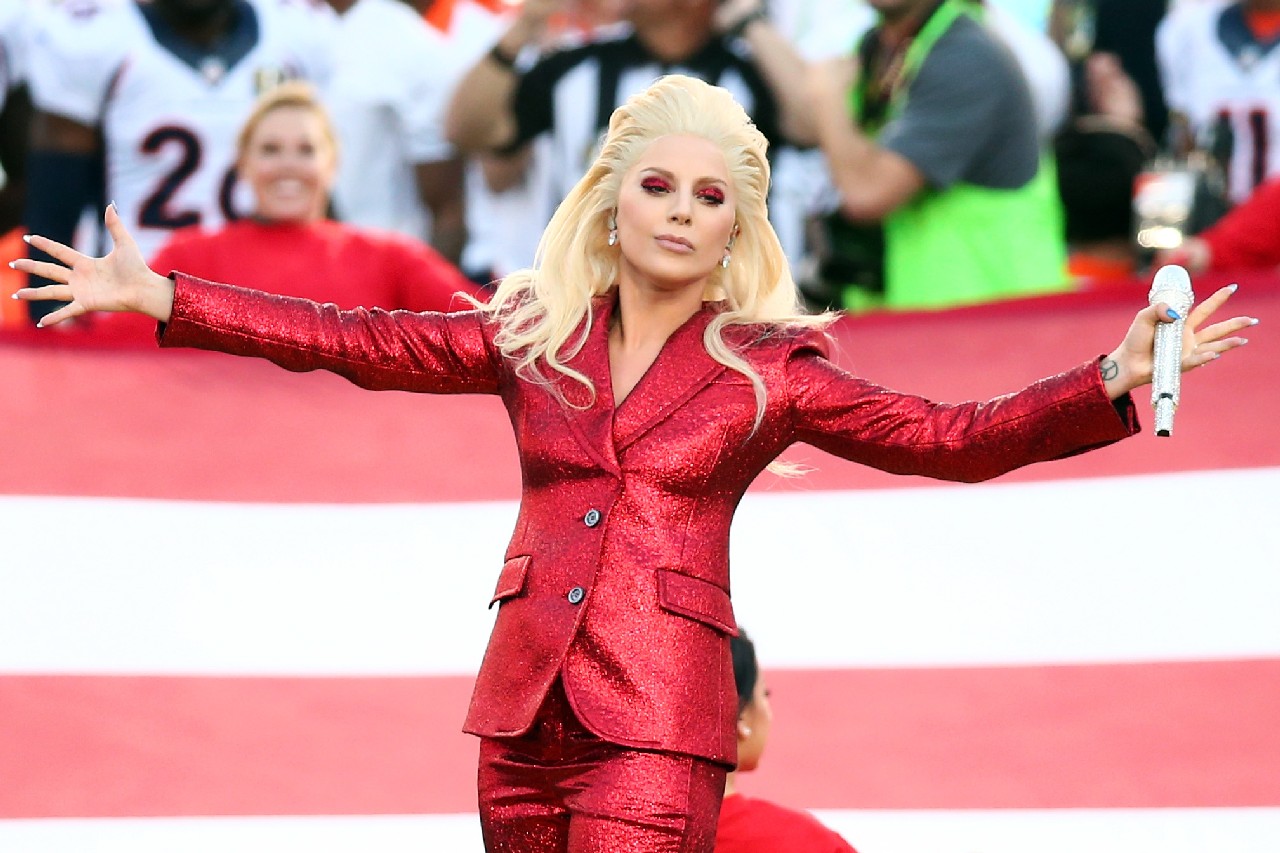 Super Bowl 2016 Lady Gaga: la cantante veste Gucci in apertura del Super Bowl 50, le foto