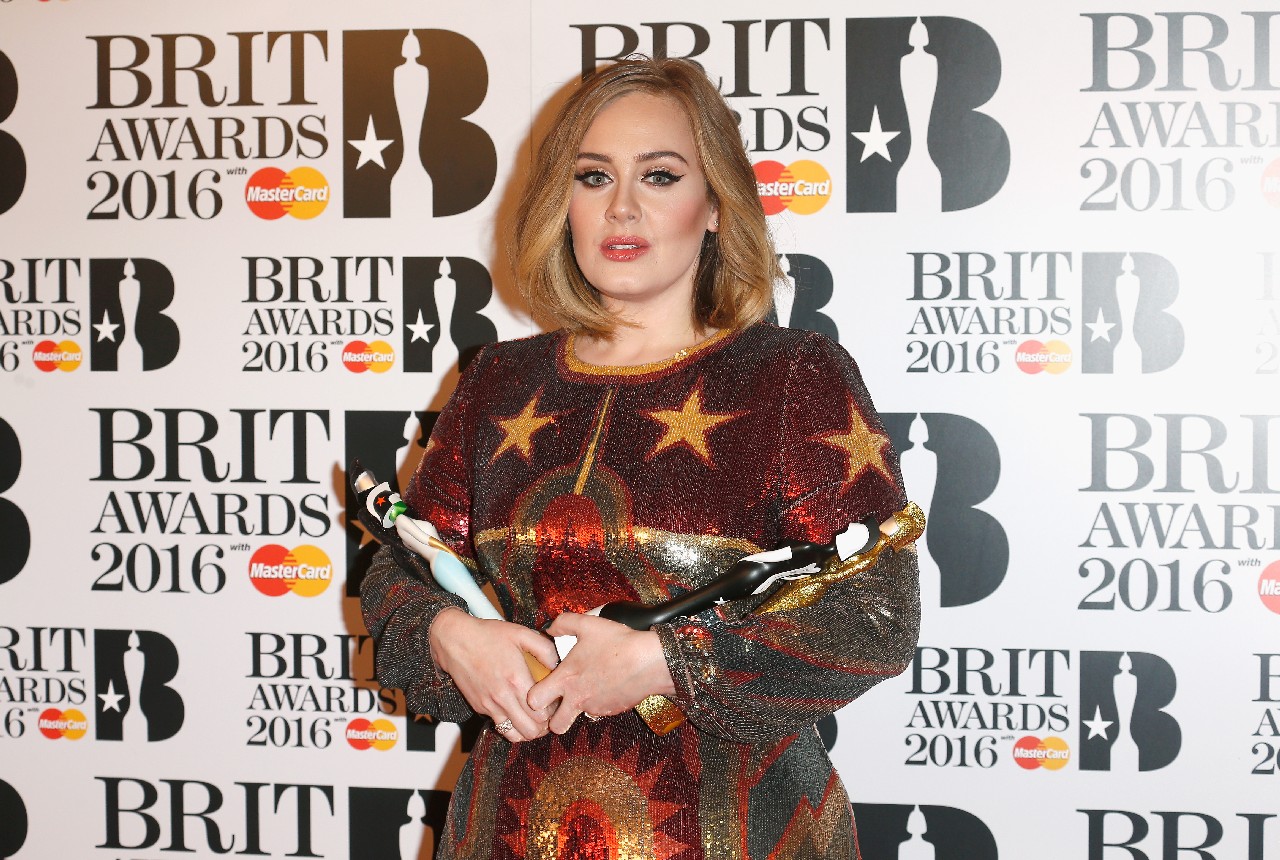 Brit Awards 2016: vincono Adele, Justin Bieber e Coldplay, il red carpet con Rihanna