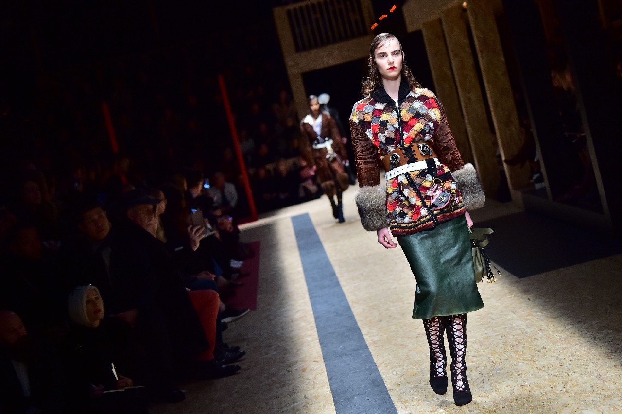 Prada collezione donna autunno inverno 2016 2017: il grafismo estetico, la sfilata a Milano