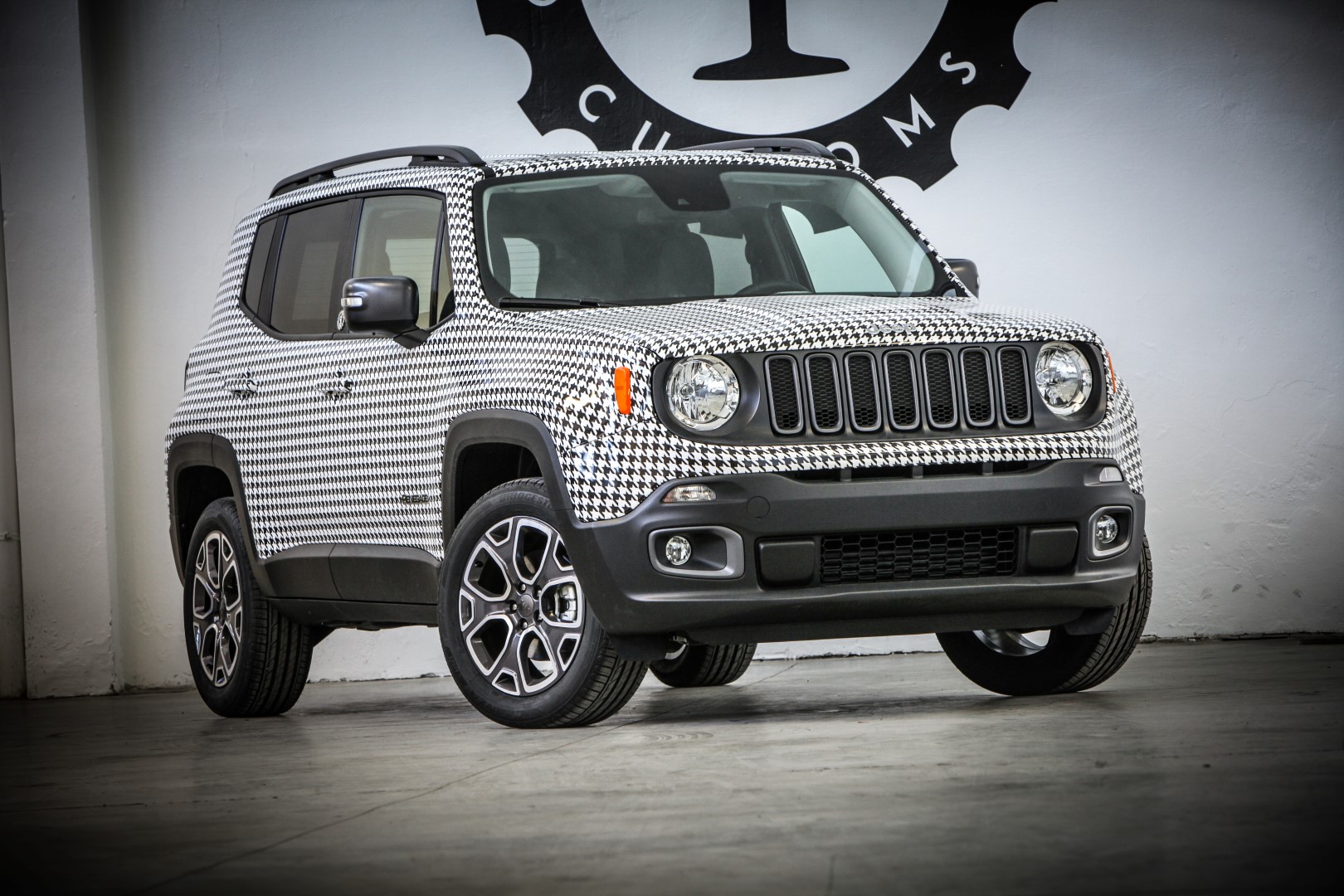 Garage Italia Customs Jeep Renegade: in versione pied-de-poule per Womanity Foundation
