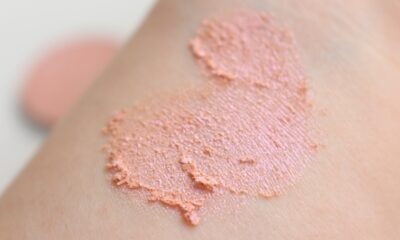 Trucco minerale in colori pastello