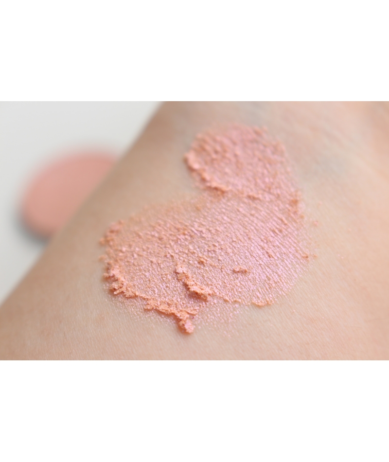 Trucco minerale in colori pastello