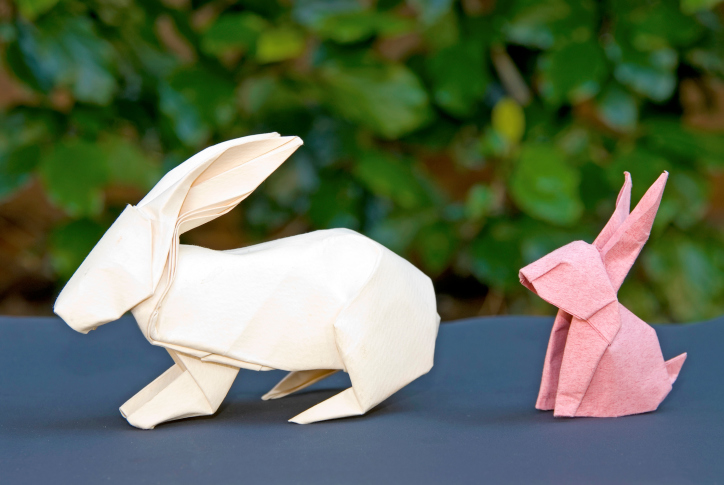 Tavola di Pasqua: come piegare i tovaglioli a forma di coniglietto