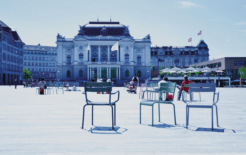 Fermob, il design outdoor conquista le città: New York, Parigi, Zurigo, le foto