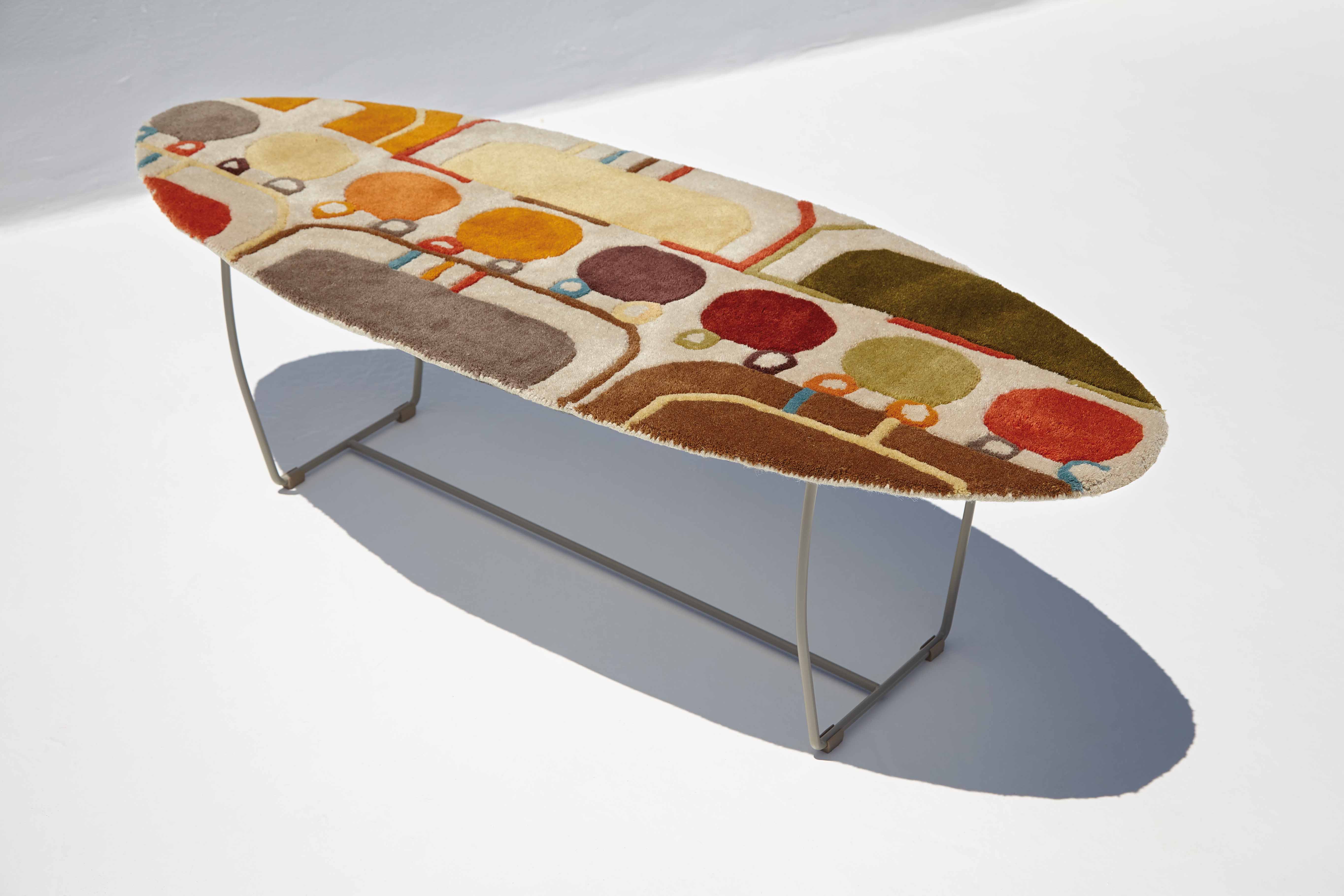 Alejandra Gandia-Blasco disegna i tappeti &#8220;non da terra&#8221; Surf Bench di GAN