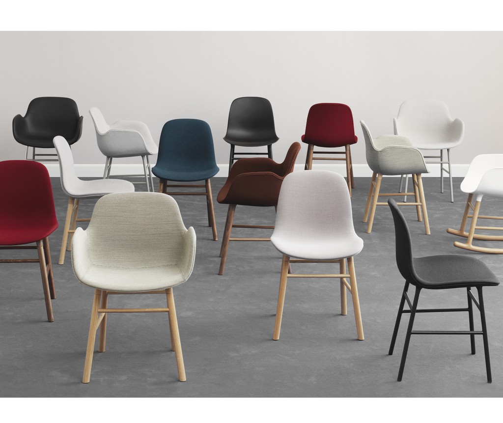 Normann Copenhagen presenta le nuove sedie Form imbottite, le foto