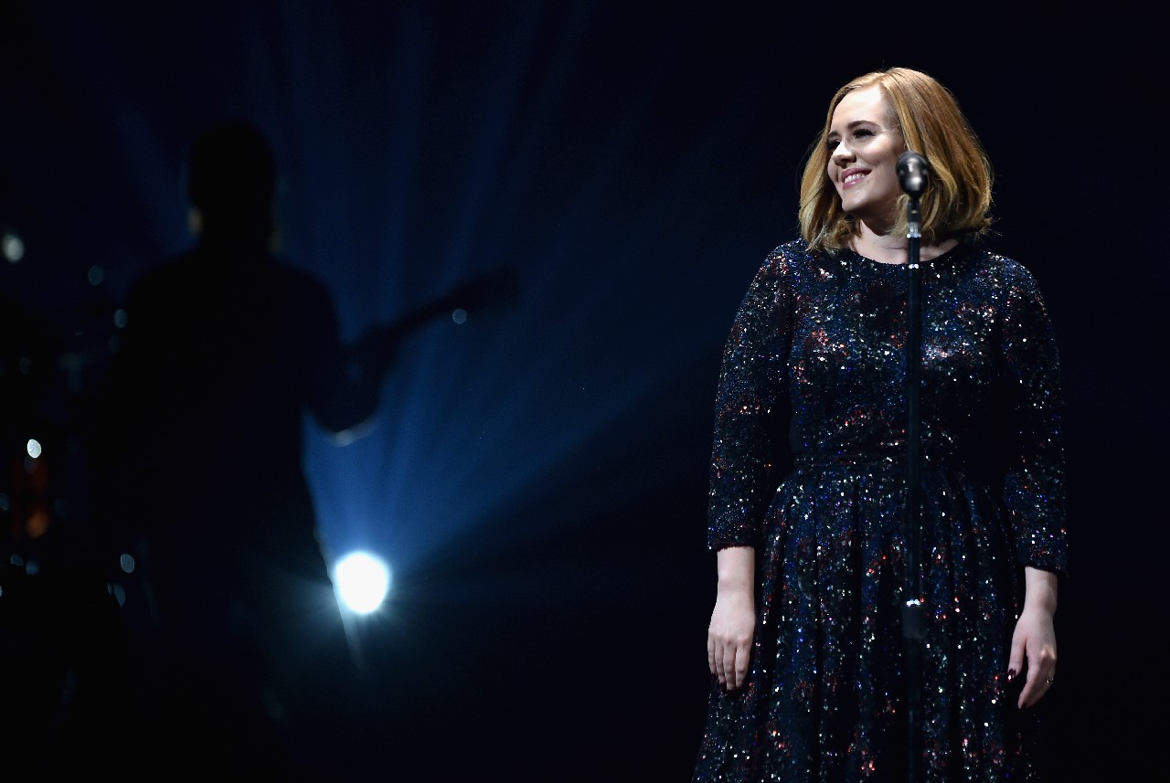 Adele Tour 2016: la cantante indosserà esclusivamente Burberry, le foto