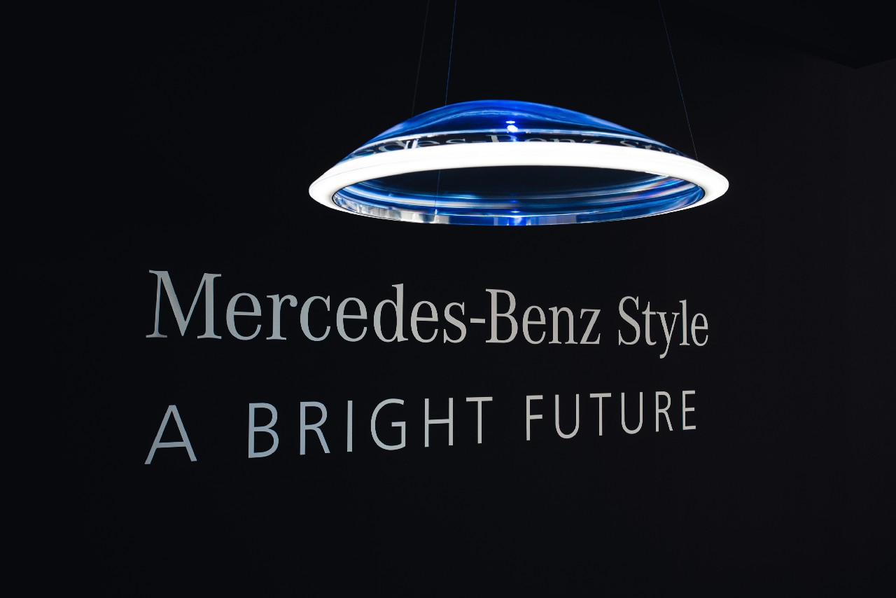 Light + Building 2016: Artemide e Mercedes-Benz Style presentano la lampada a sospensione Ameluna